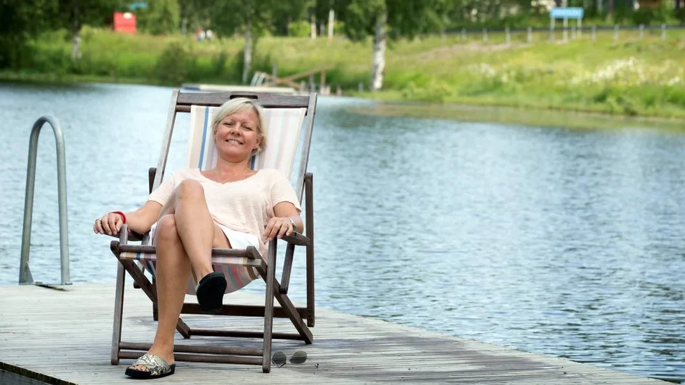 Marie Lindqvist, vd för Stockholm Globe Arenas. kopplar av i solstolen i Arnemark i sommar. Till hösten väntar mycket jobb då Eurovision Song Contest ska anordnas i Globen.