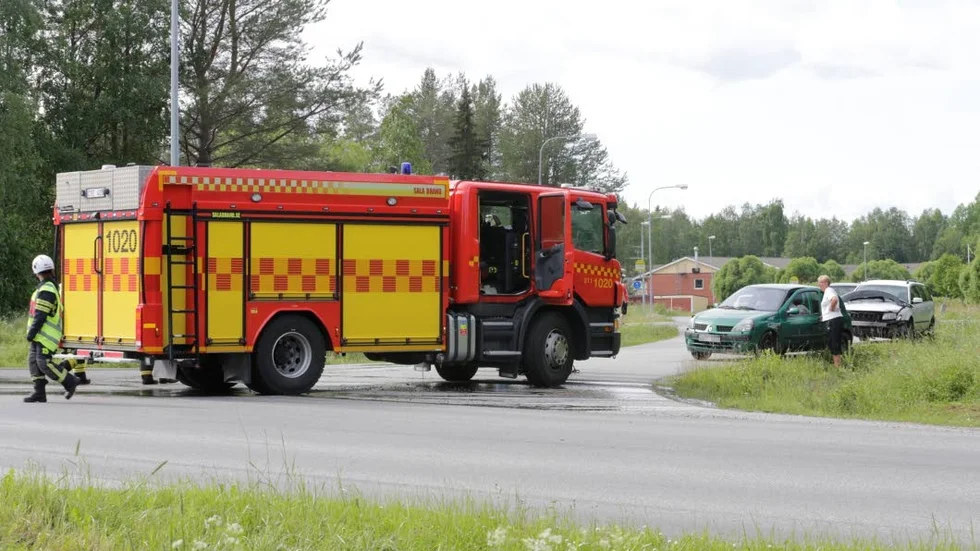 Olyckan inträffade i korsningen Fårö­vägen och Abborrgatan. Fyra personer fick föras till sjukhus.