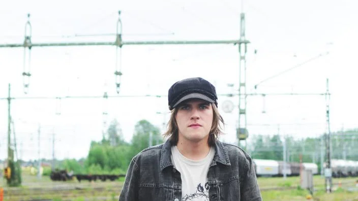 I Piteå och Luleå trivs Filip bäst. Trots att tanken har funnits på att flytta söderut, har det inte känts rätt ännu. "Jag skulle inte kunna skriva de texter jag skriver om jag bodde i Stockholm".