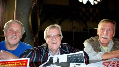 Leif Fransson, Gösta Johansson och Sölve Holgersson ingår i den arrangörsgrupp som fixat flera arrangemang till Hällestad kyrka i höst. Foto: Carolina Nilsson