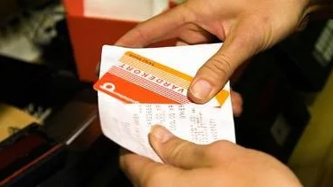 Glöm inte betala för din resa på bussen. Annars kan det bli dyrt.