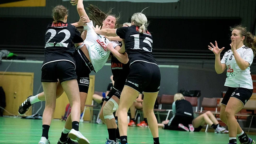 Gimonäs försökte stoppa Louise Hedlund men hon gjorde ändå sju mål.