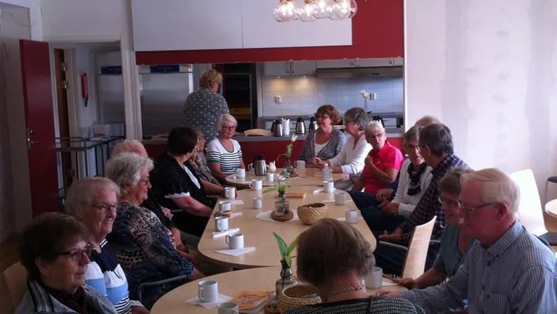 Deltagarna vid sista sommarkaféet för året i Hortlax.