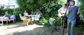 Selinder bjuder på sig själv, humor och musik