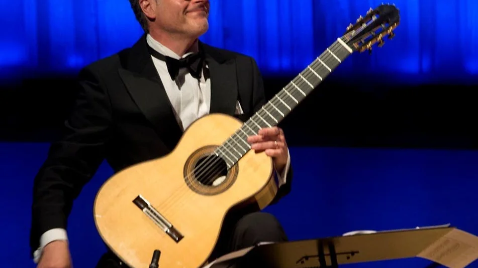 Gitarristen Mats Bergström spelade samt stod för den musikaliska arrangeringen av kvällens musik.