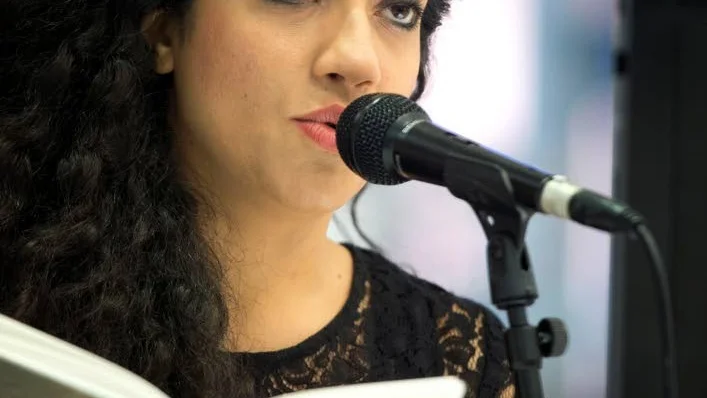 Athena Farrokhzad blev inte lika lätt igenkänd i Piteå som i Stockholm, men det tyckte hon bara var skönt.