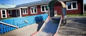 Barn skadat av nergrävt glas