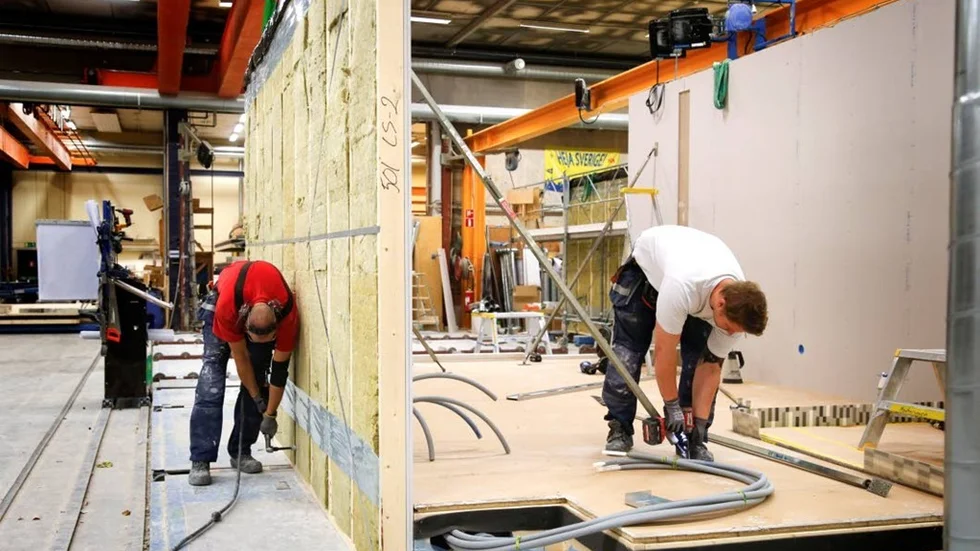 Byggtakten för moduler skruvas upp rejält efter att Lindbäcks kammat hem beställningen på 2?500 lägenheter.