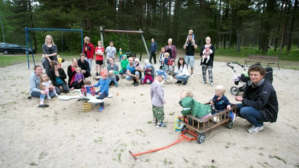 De många barnfamiljerna i Skuthamn hoppas på en ny lekpark. ”Det är konstigt att de river lekparken med tanke på hur många barn som bor i Skuthamn”, säger Sara Lindberg.