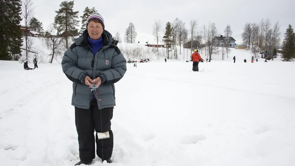 Rosa Nilsson, Piteå, var inte nöjd med sitt fiske på Abborrträsket. ”Två små abborrar, det är allt”, säger hon.