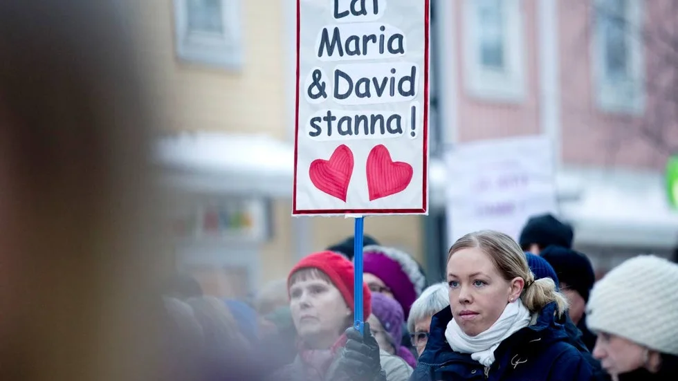Therese Derby, från Rosvik, var en av många som ville visa sitt stöd för den utvisningshotade familjen. "Jag tycker att det är tokigt att det har gått så långt. Det här ska inte behövas", säger hon.