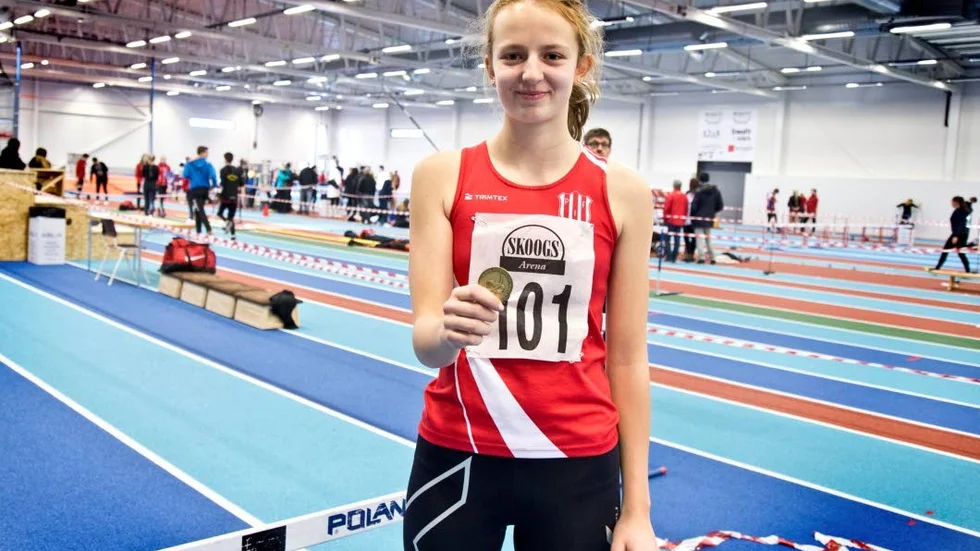 På flickor 17s 60 meter häckfinal knep Piteås Jennifer Dalberg bronsmedaljen.