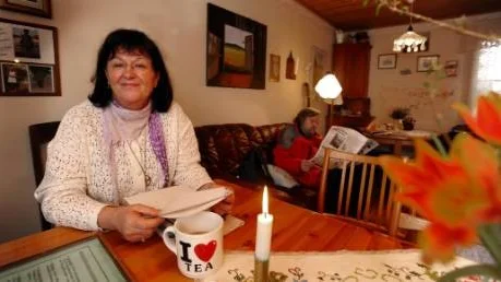 Det skulle nästan kunna vara i vardagsrummet hemma. Anna-Karin Erixon, diakonissa i Svenska kyrkan Söderköping, vill att Klockaregården ska vara en mötesplats för alla.