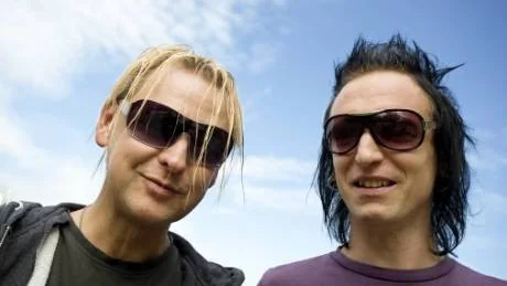 Violent Divines trummis och sångare, Gustav Liljenström och Michael Ahlström, utlovar en spelning med maxad energi på Skogsröjet. Foto: Robert Svensson