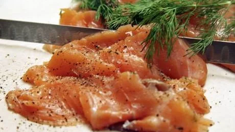 Gravad lax till jul gör man med fördel redan nu. Foto: Dan Strandqvist
