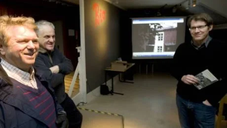 SVT-profilen Magnus Höjer har tillsammans med tv-kollegan Göran Isaksson gjort en historisk film om Norrköping av det rika filmmaterial som Gustaf              Östman en gång producerade åt kommunen. "Det är en film för Norrköpingsbor med hjärta och känsla för stan" säger Magnus Höjer.Foto: Robert Svensson