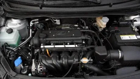 När miljöbilspremien försvinner vid halvårsskiftet tror Hyundais svenske generalagent att köparna kommer att välja i20 med den här motorn - en bensindriven 1,4-litersmaskin på 100 hästar. Foto: Rolf Gildenlöw