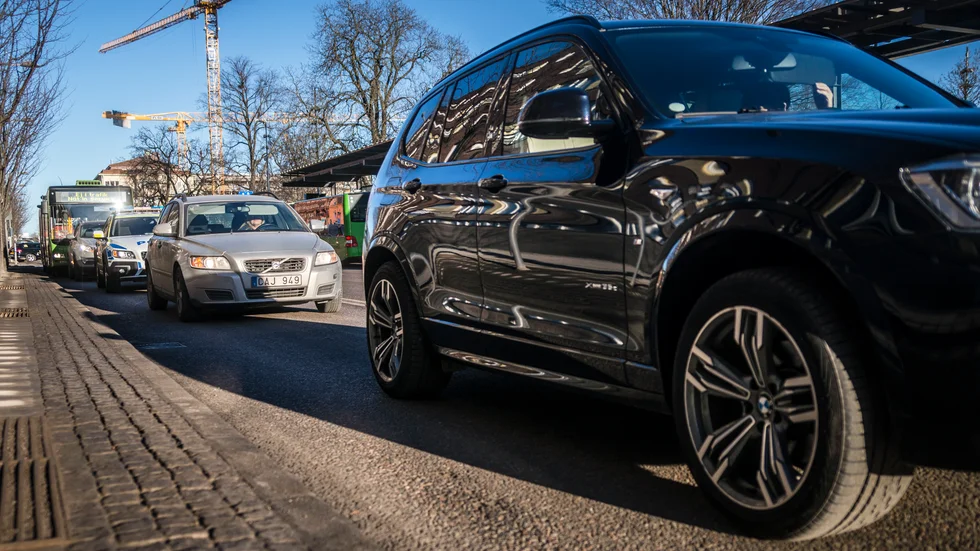 Emma Lokander (M) upprörs över Uppsalastyrets vilja att minska biltrafiken i Uppsala. Insändarskribenten menar att om hon gjorde Tierp till en bättre plats skulle alla inte behöva ta bilen därifrån.