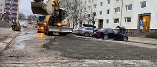 Här återställs gatan – efter vattenläckan
