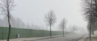 Person allvarligt skadad efter lastolycka i industriområde