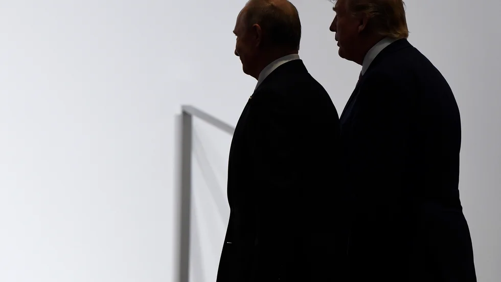 Rysslands president Vladimir Putin och USA:s president Donald Trump vid ett möte 2019 i Japan.