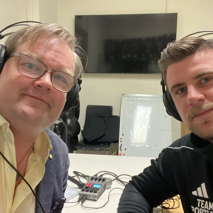 Radiosnack. Motala AIF:s fotbollstränare Jesper Beurling gästade Sportsnack-podden efter årets första träningspass med laget. Nu siktar han på att Maif blir topplag denna första hela säsong han är tränare för Maif i division 2. 