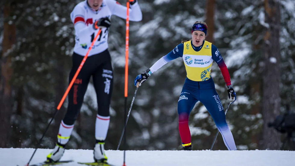 Elin Henriksson, till höger, var ytterst nära att ta sig final på sprinten i Falun.