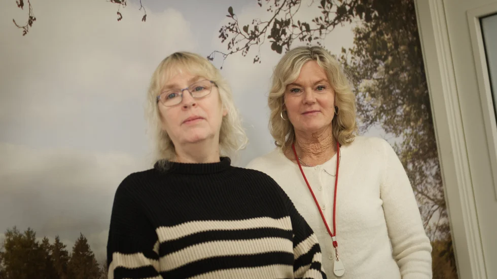 Helena Bennett och Elisabet Arvidsson berättar att det är vanligt att den utsatta går i samma skola som förövaren, vilket gör att det aldrig finns någon riktig fristad.
