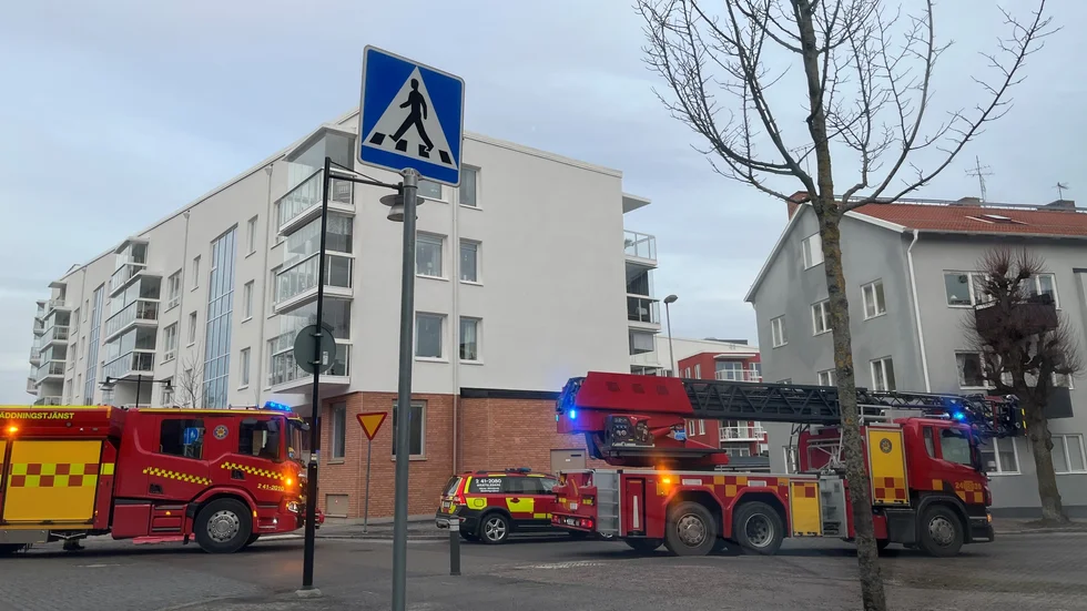 I helgen larmades räddningstjänsten till Eriksbergsvägen efter att det börjat ryka från en elcentral. Nu ska samtliga elcentraler i huset undersökas. 