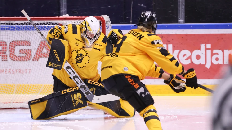 ”Det var skönt att få den här matchen överstökad, så går det bara uppåt härifrån”, säger Camryn Drever efter SDHL-premiären.