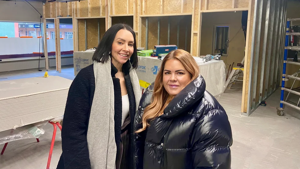 Åsa Johansson, Diös, och Veronica Norrbin, Gossip, står i lokalen som blir Gossips nya satsning i Luleå. Utöver frisörverksamheten planerar Veronica Norrbin att hyra ut flera rum till andra företagare för att skapa en mötesplats.
