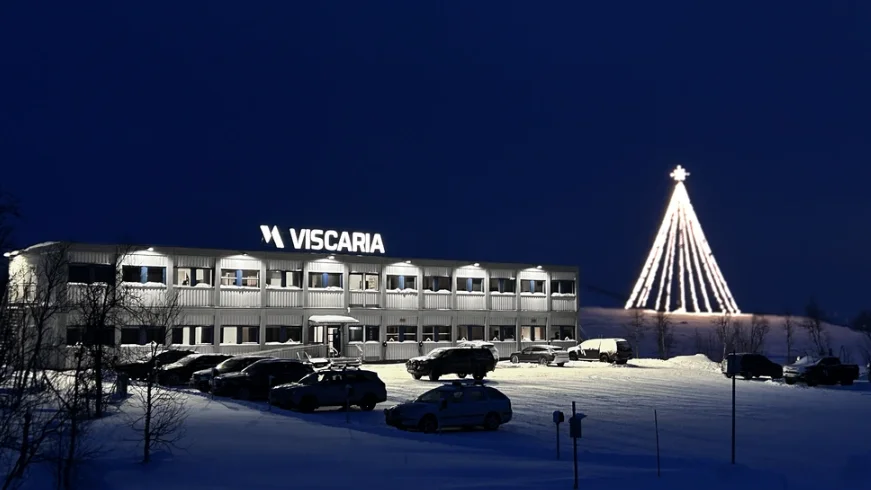 Julgranen utanför Viscarias kontor i Kiruna.