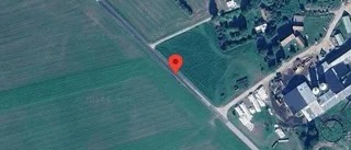 Problem i trafiken efter nedfallna träd på väg 708