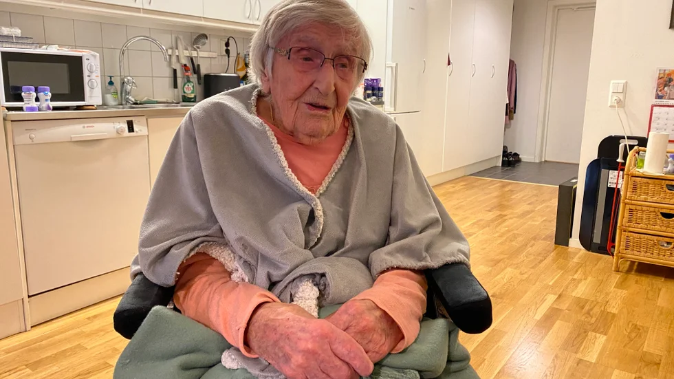 Kommunens utredning visar att det 99-åriga Karin berättat om inte har inträffat. Utredningen baseras dock bara på sjuksköterskans och hemtjänstens uppgifter. Karin säger att hon inte har tillfrågats.