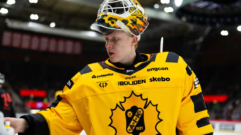 ”Jag trivs ju i Skelleftetröjan”, säger Alexander Hellnemo efter att ha blivit inslängd i hetluften mot Frölunda.