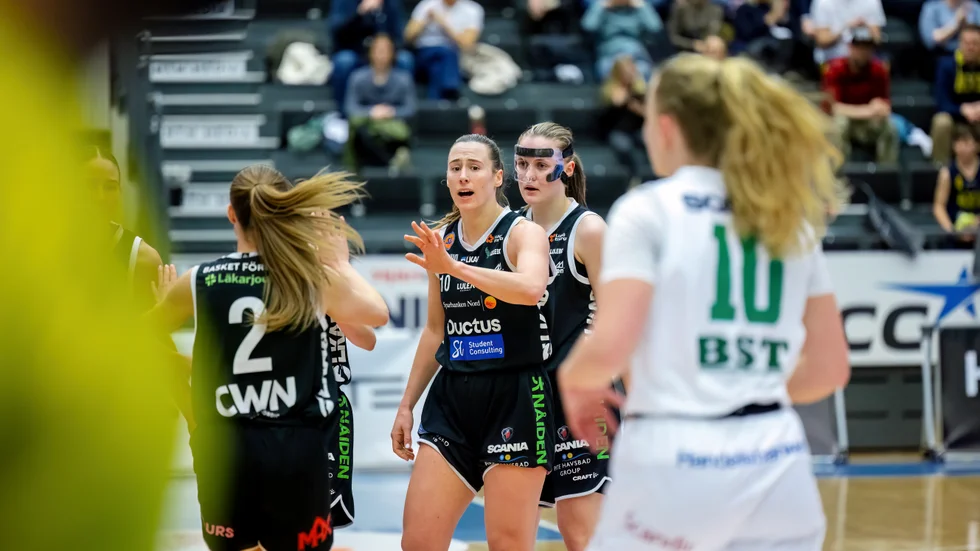 Mehryn Kraker visade vägen för Luleå Basket i semifinal nummer ett som LBBK vann stort.