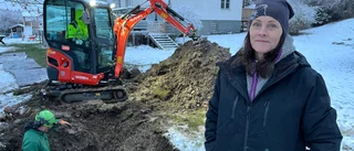 Familjens tomt uppgrävd – efter vattenläcka