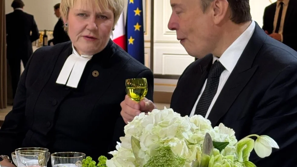 Birgitta Ed och Elon Musk satt bredvid varandra under middagen i Paris.