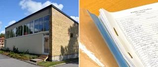 Här lämnas namnlistorna över – för att rädda simhallen