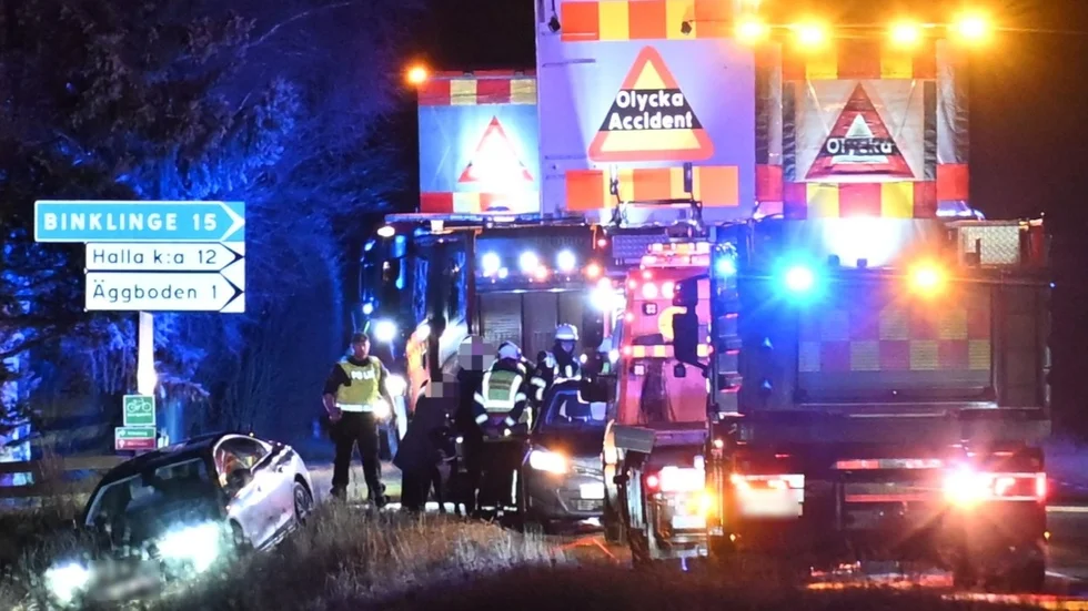 Polisen misstänker rattfylla efter bilolycka.