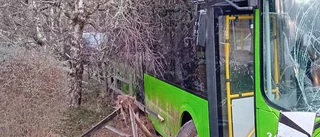 Sörmlandstrafikens buss körde i diket: "Glashalt"