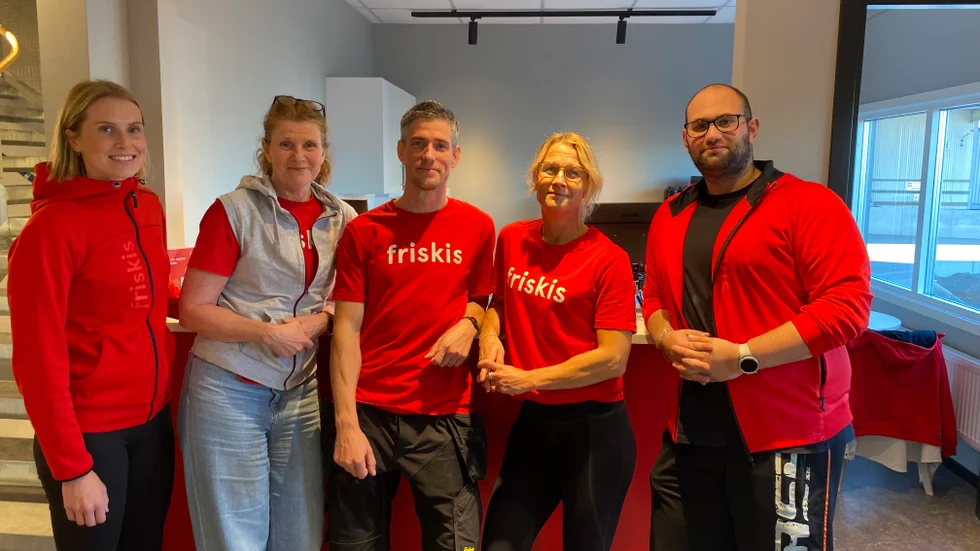 Friskis och Svettis är redo för Motalafolket. På lördag är det invigning, efter öppning redan på måndagen den här veckan. På bilden ses Maja Löfstedt, Lotta Utterström, Fredrik Lilja (träningschef i Linköping), och receptionisterna Maria Leinar och George Georges.