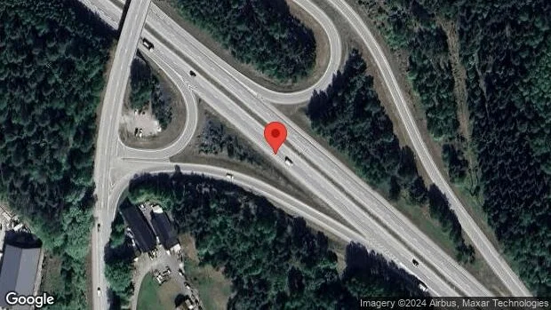Stillastående lastbil skapar problem på E18