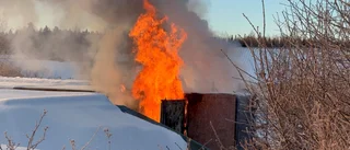 Container med kemikalier stod i lågor utanför Uppsala