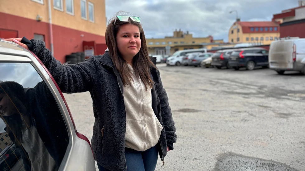Alexandra Larsson Vikner är sjuttonåringen vars A-traktor blivit viral i en lokal Facebook-grupp.