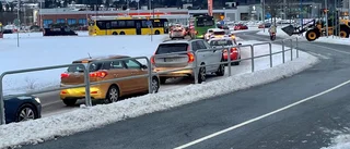 Jätteköer efter trafikolycka i Uppsala            