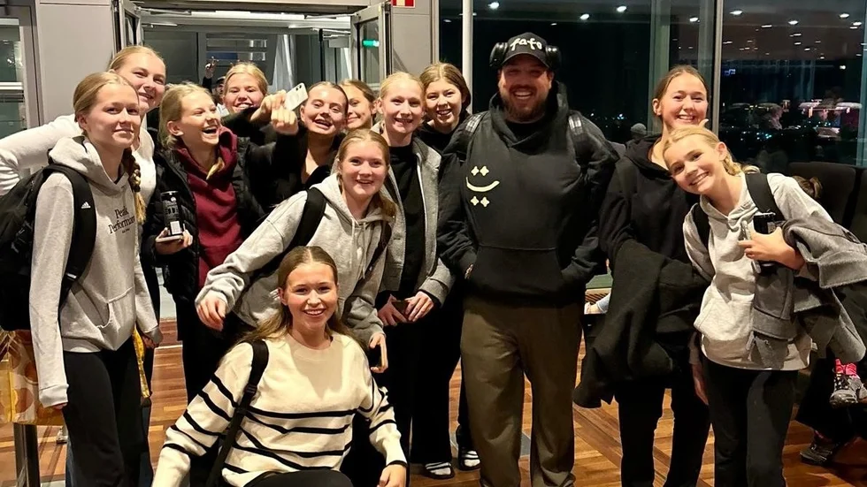 Kaik:s F14-lag fick en oväntad träff med Anis don Demina på Arlanda flygplats.