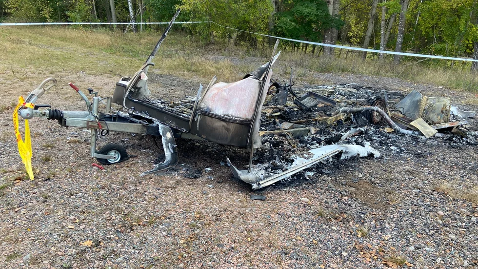 En husvagn i Södra Vi har brunnit under natten till lördagen.