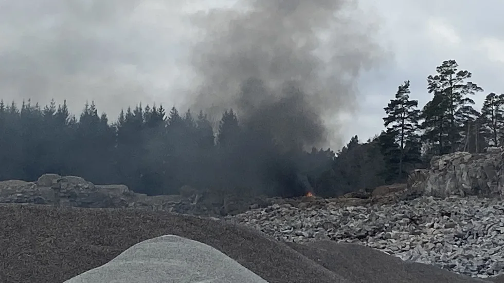 Rökutvecklingen är kraftig.