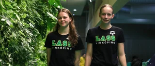 Majken och Ellen får ledigt från skolan – för att tävlingssimma